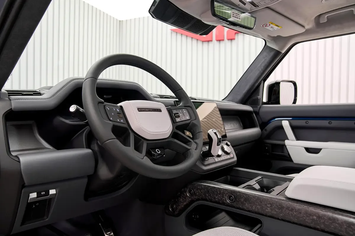 Land Rover Defender 4.4 AT AWD (635 hp) - 8