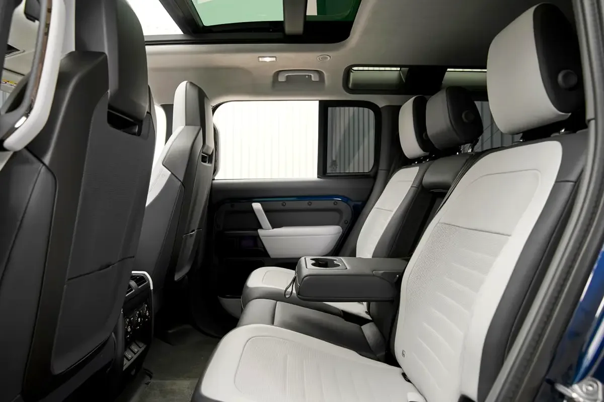 Land Rover Defender 4.4 AT AWD (635 hp) - 11