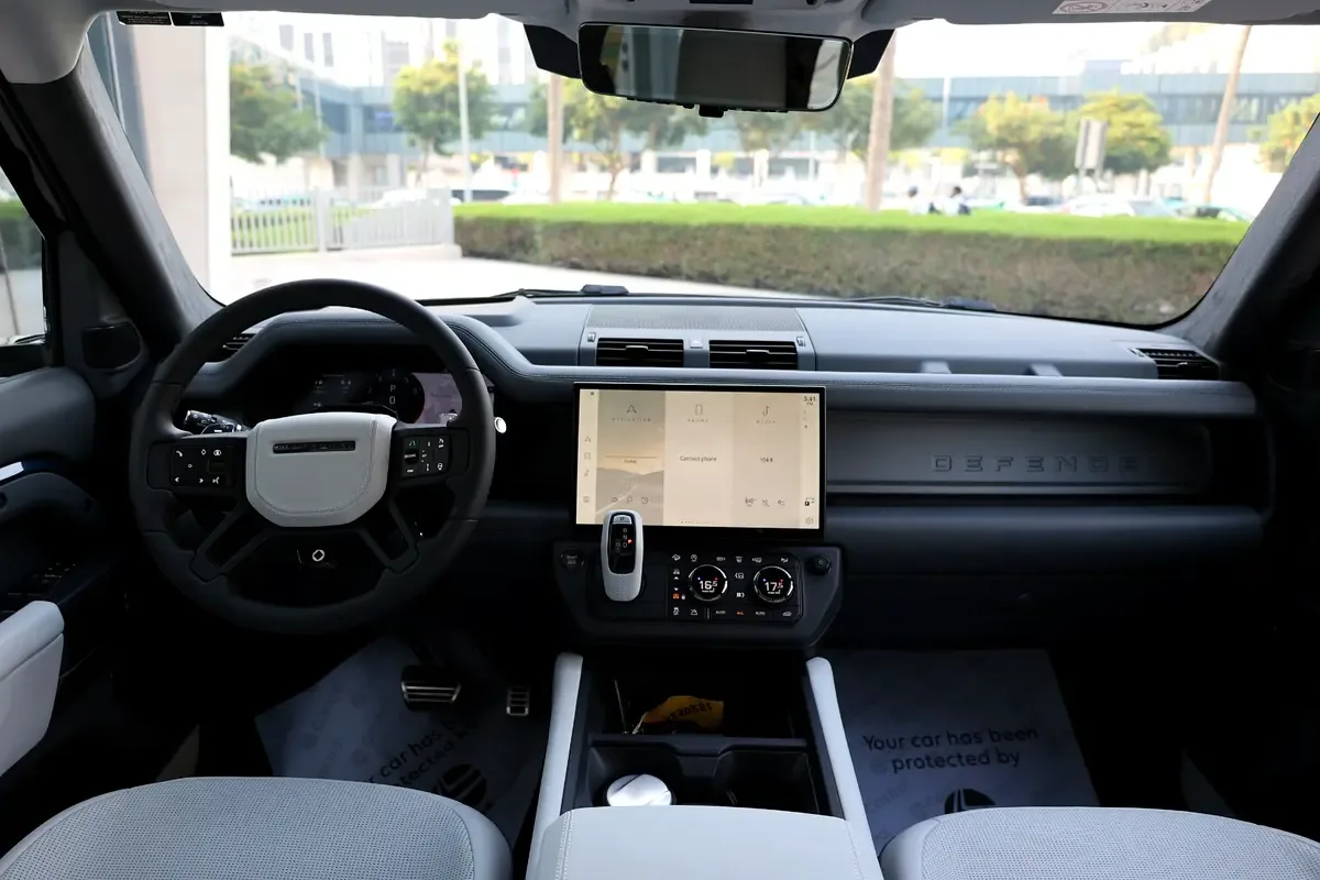 Land Rover Defender 4.4 AT AWD (635 hp) - 5