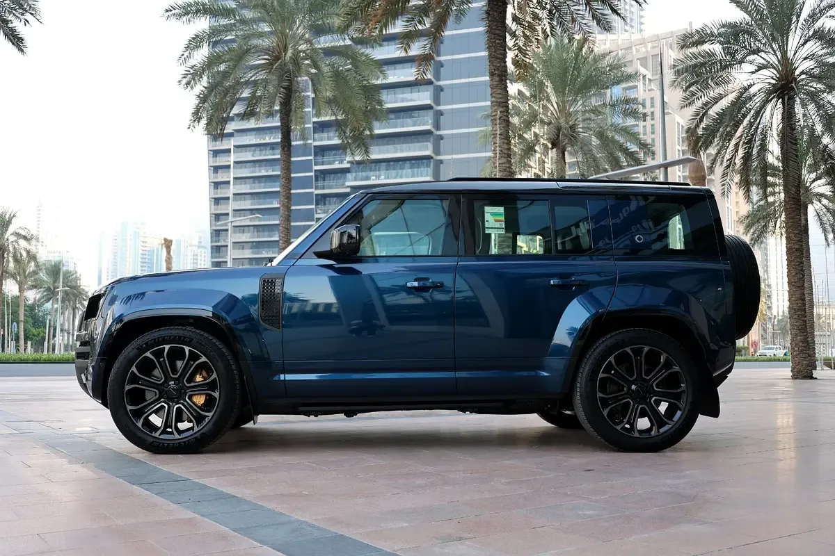 Land Rover Defender 4.4 AT AWD (635 hp) - 2