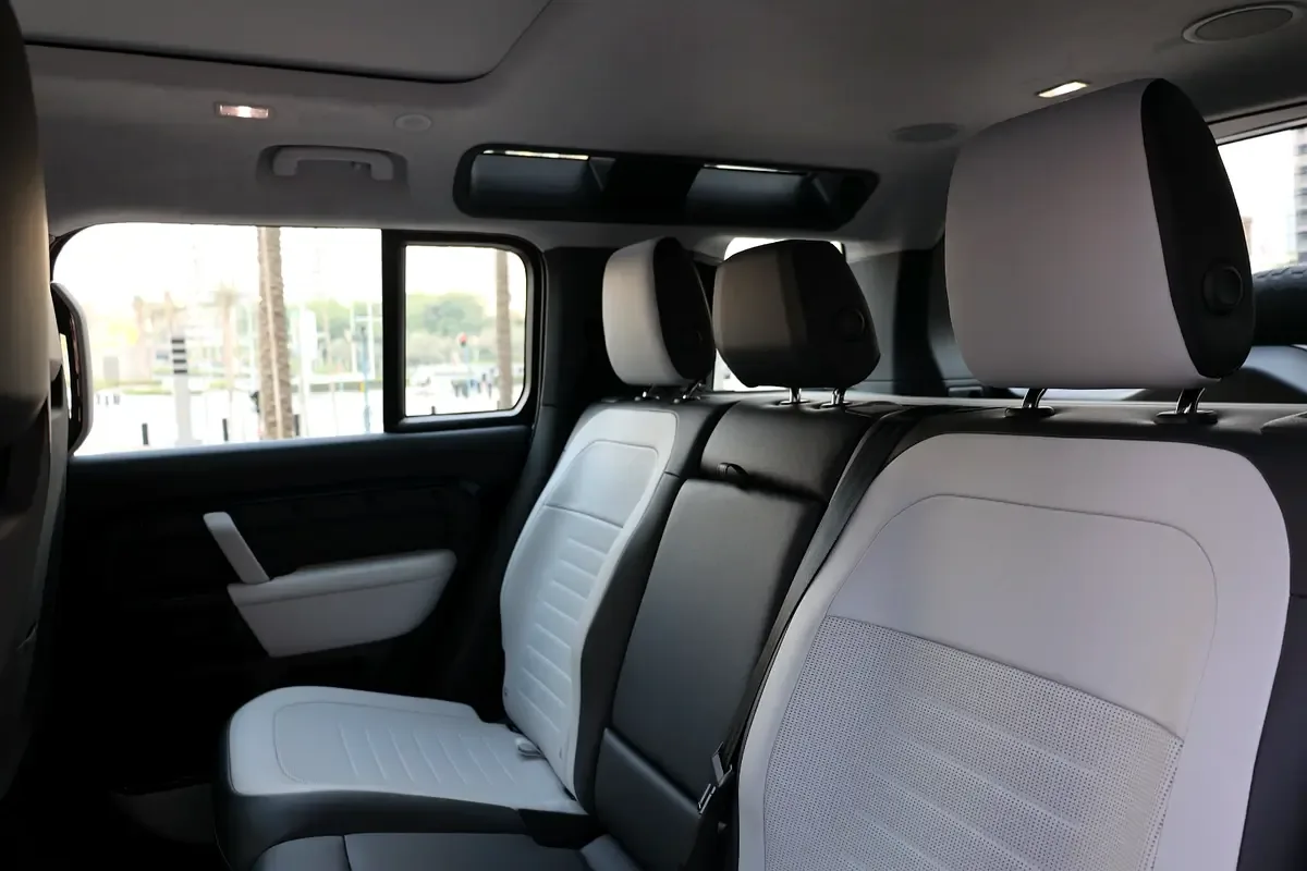 Land Rover Defender 4.4 AT AWD (635 hp) - 7