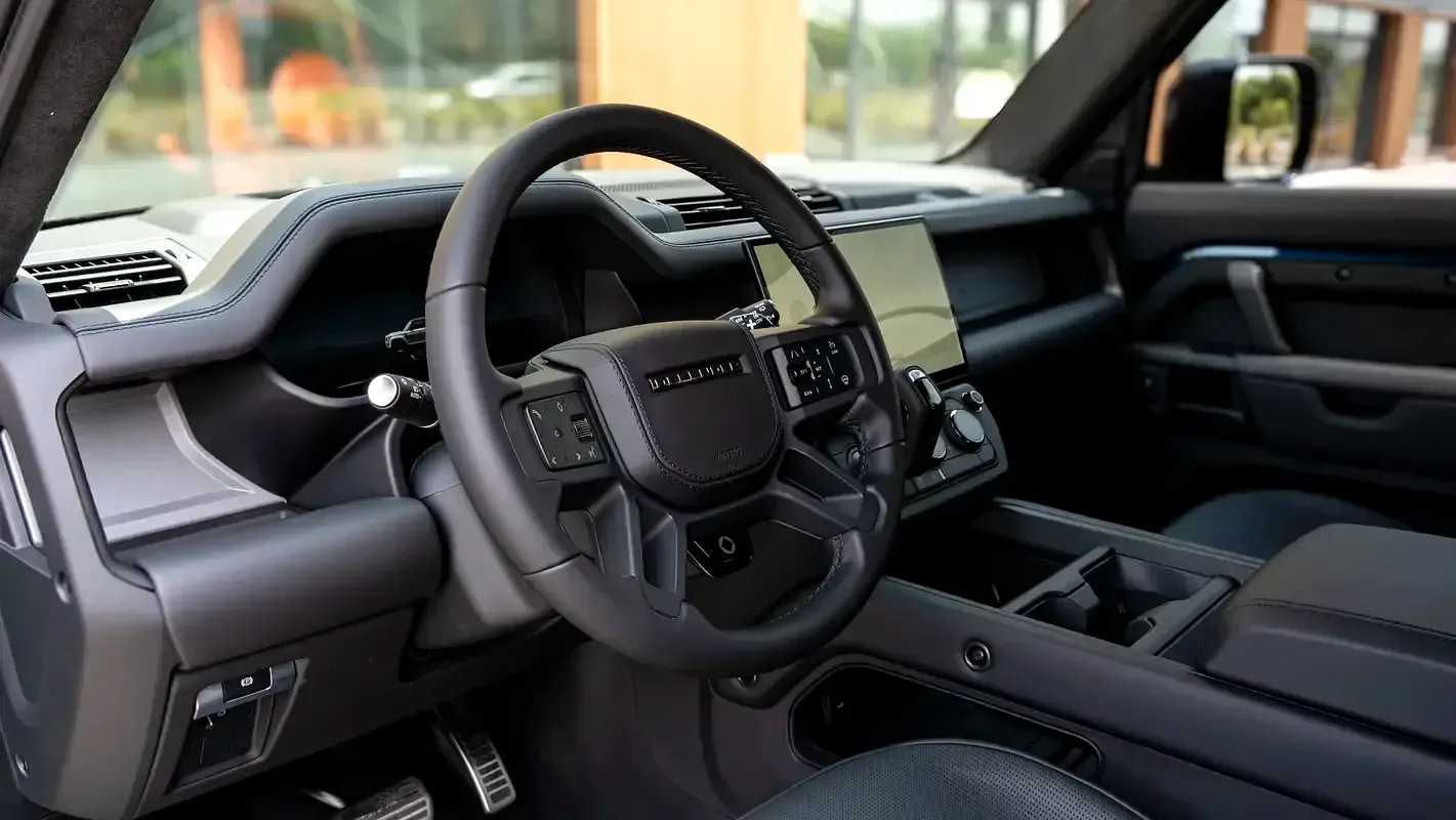 Land Rover Defender 4.4 AT AWD (635 hp) - 12