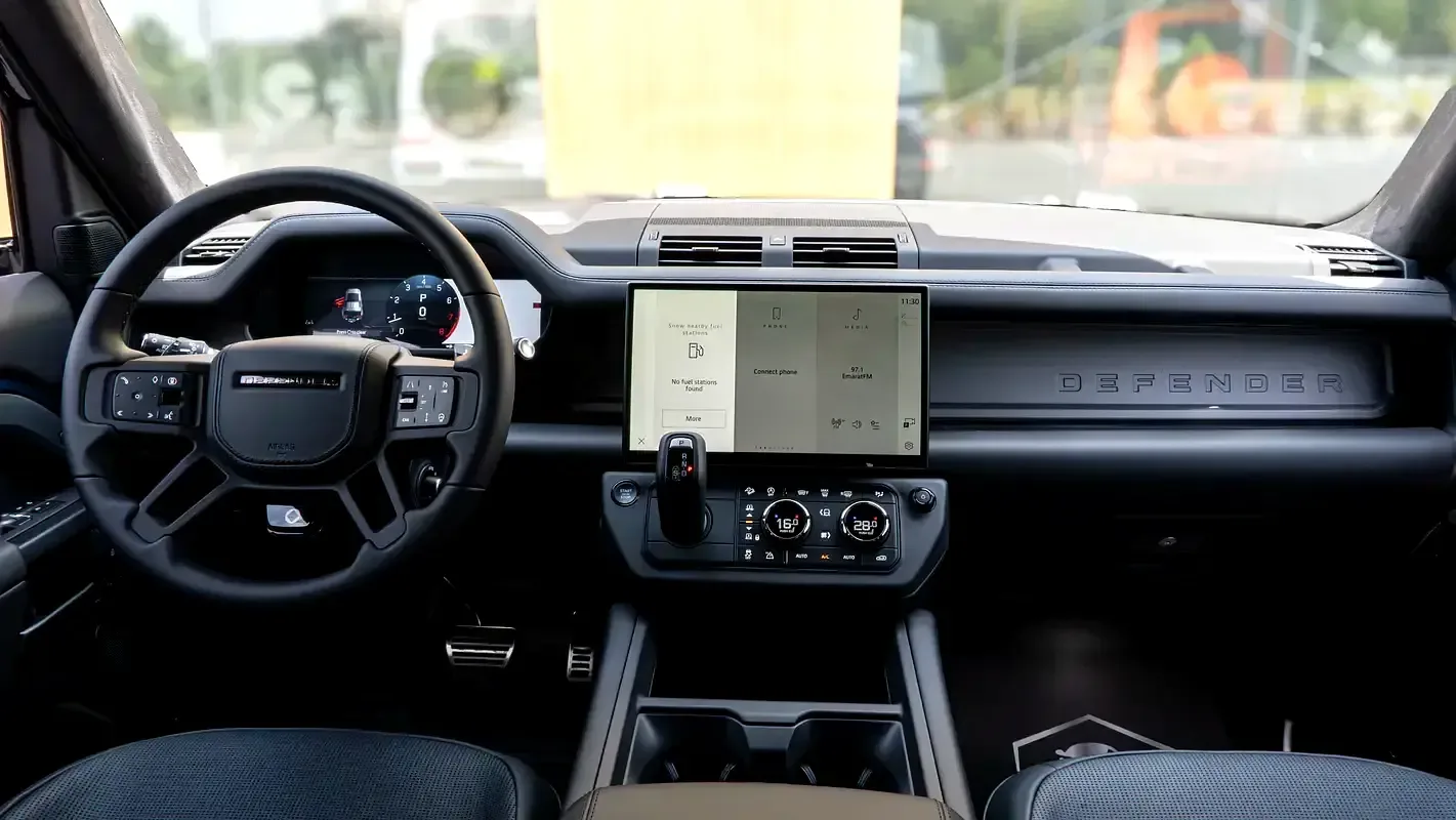 Land Rover Defender 4.4 AT AWD (635 hp) - 13