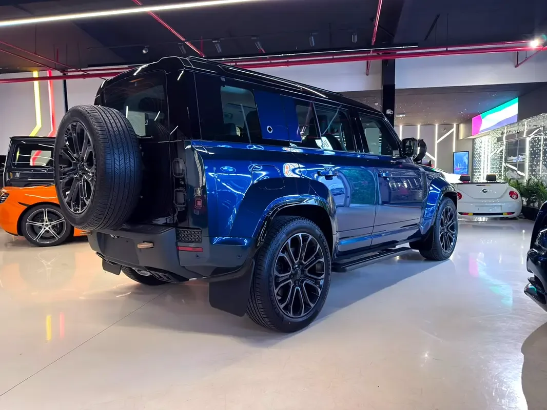 Land Rover Defender 4.4 AT AWD (635 hp) - 6