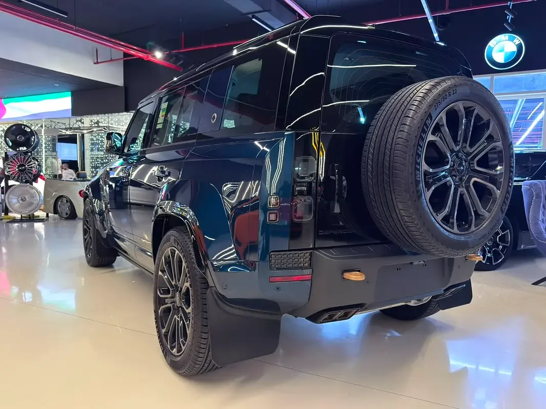 Land Rover Defender 4.4 AT AWD (635 hp) - 8