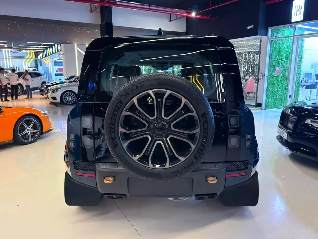 Land Rover Defender 4.4 AT AWD (635 hp) - 9