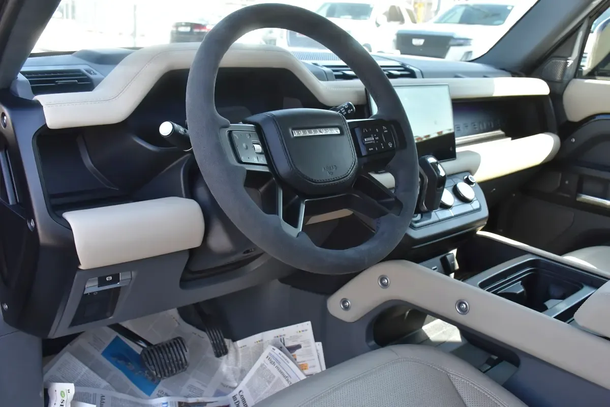 Land Rover Defender 5.0 AT AWD (525 hp) - 9