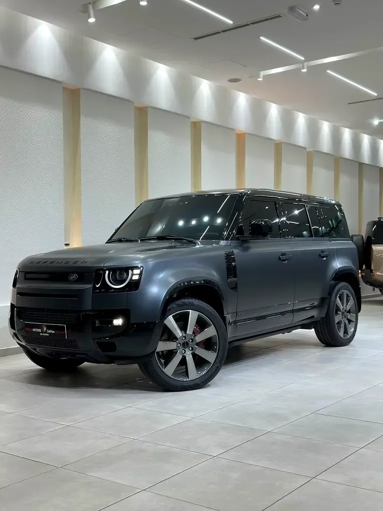 Land Rover Defender 5.0 AT AWD (525 حصان)