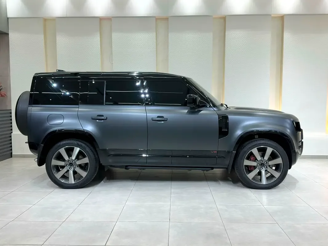 Land Rover Defender 5.0 AT AWD (525 hp) - 8