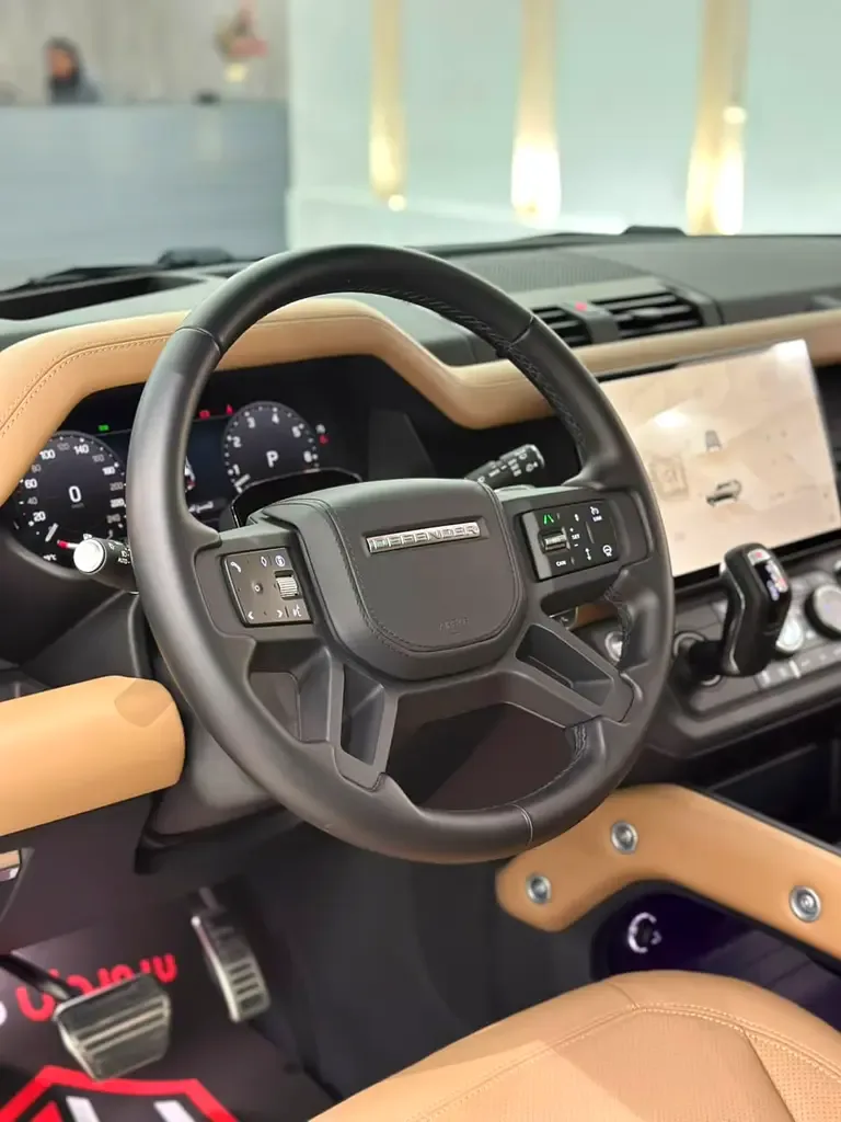 Land Rover Defender 5.0 AT AWD (525 hp) - 12