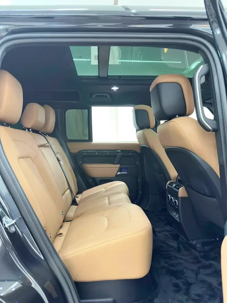 Land Rover Defender 5.0 AT AWD (525 hp) - 17