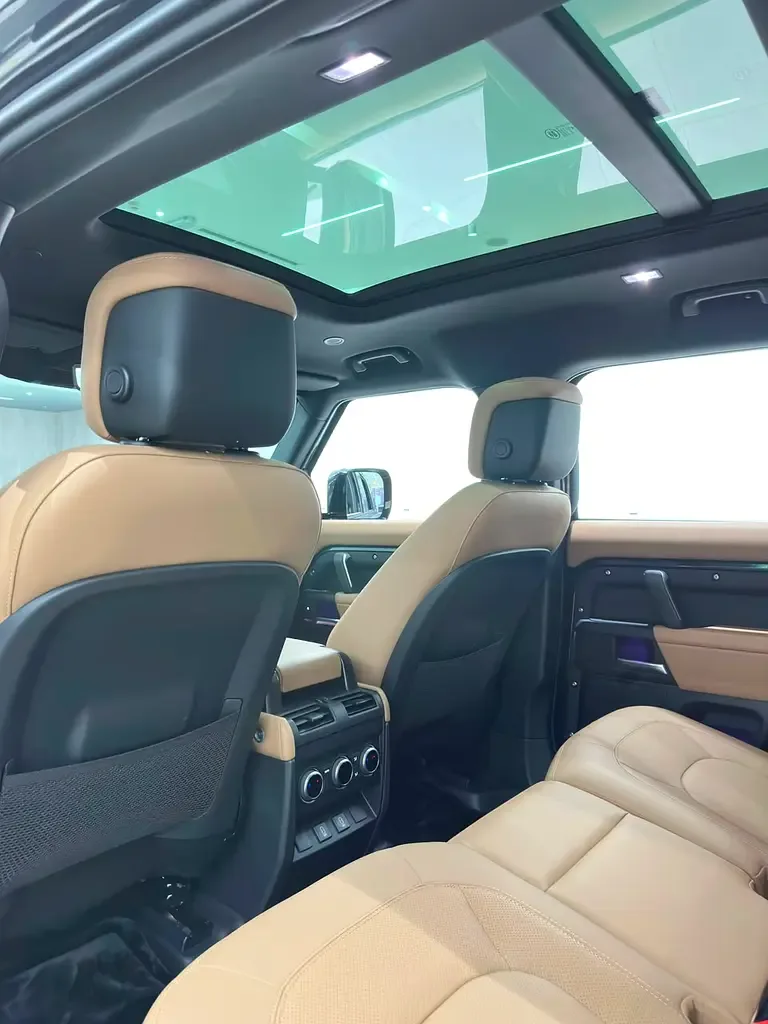 Land Rover Defender 5.0 AT AWD (525 hp) - 16