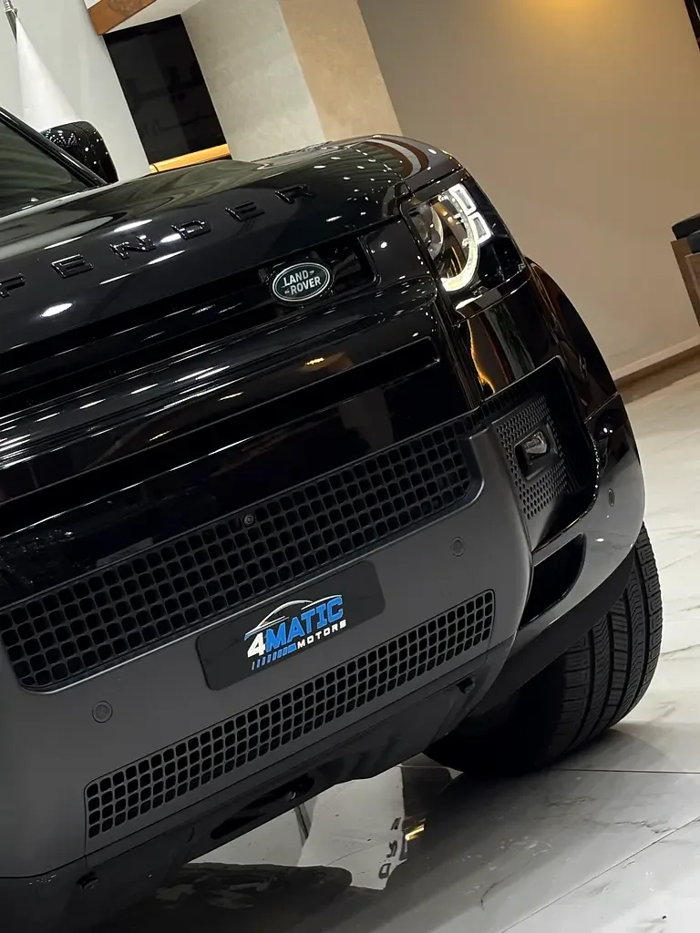 Land Rover Defender 5.0 AT AWD (525 حصان) - 5