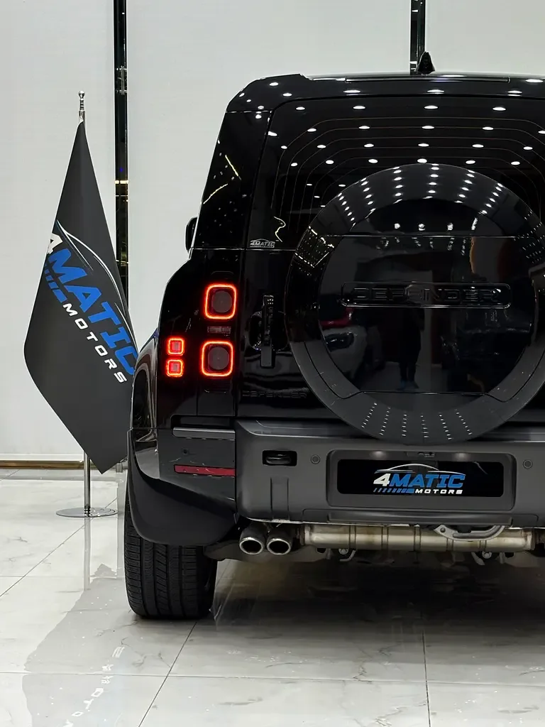 Land Rover Defender 5.0 AT AWD (525 حصان) - 10