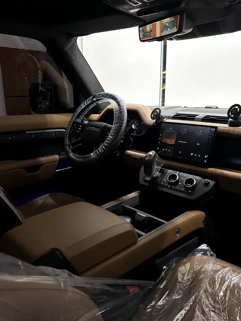 Land Rover Defender 5.0 AT AWD (525 حصان) - 14