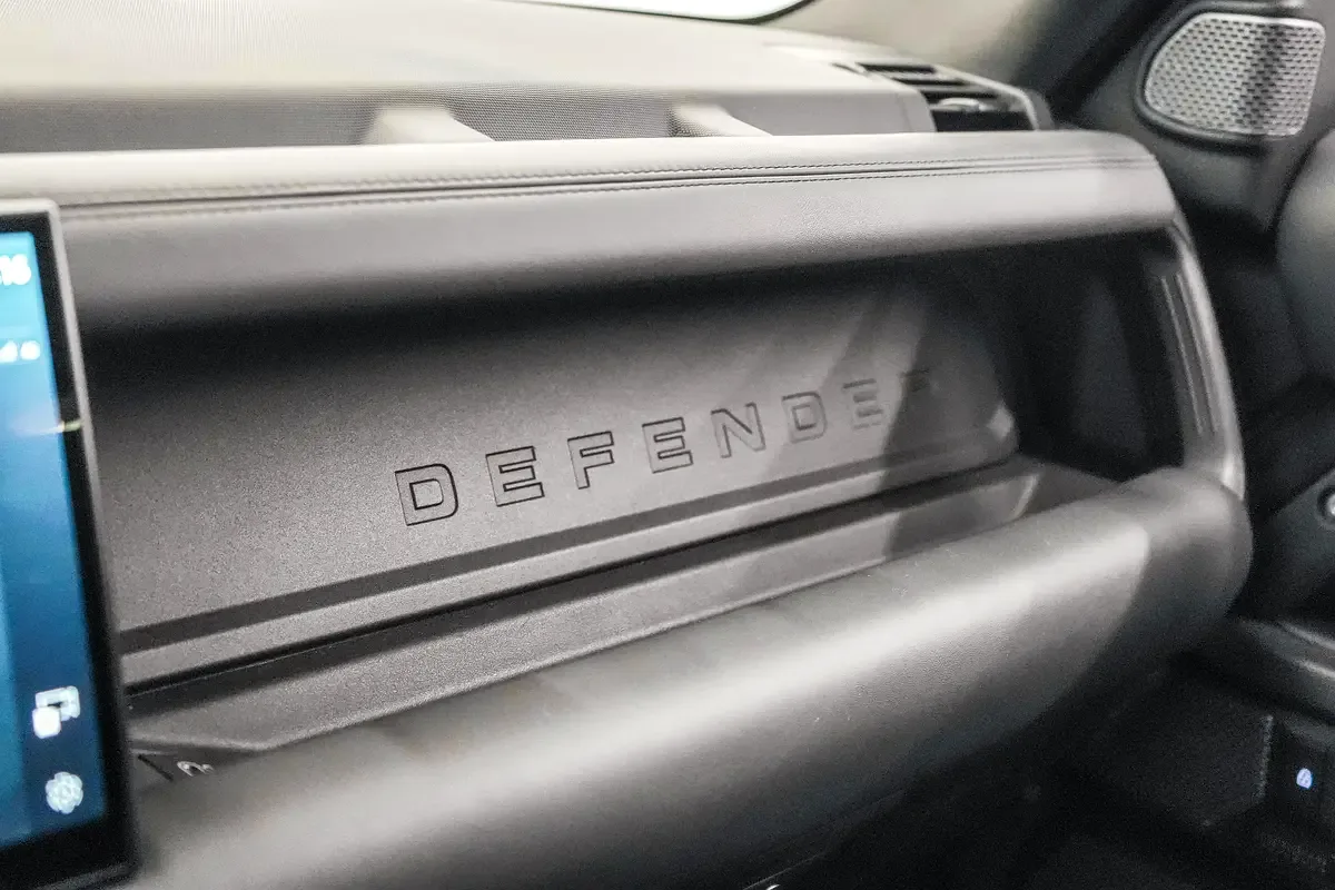 Land Rover Defender 5.0 AT AWD (525 حصان) - 13
