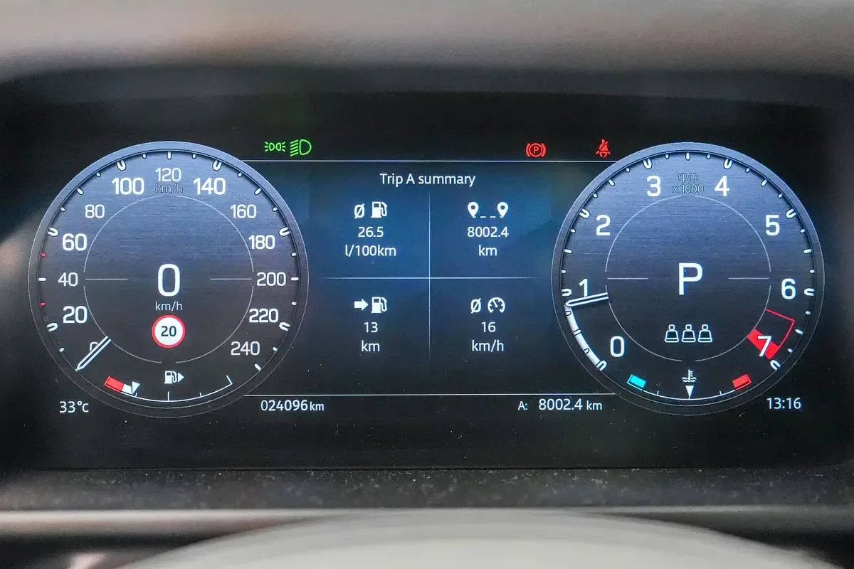 Land Rover Defender 5.0 AT AWD (525 حصان) - 12