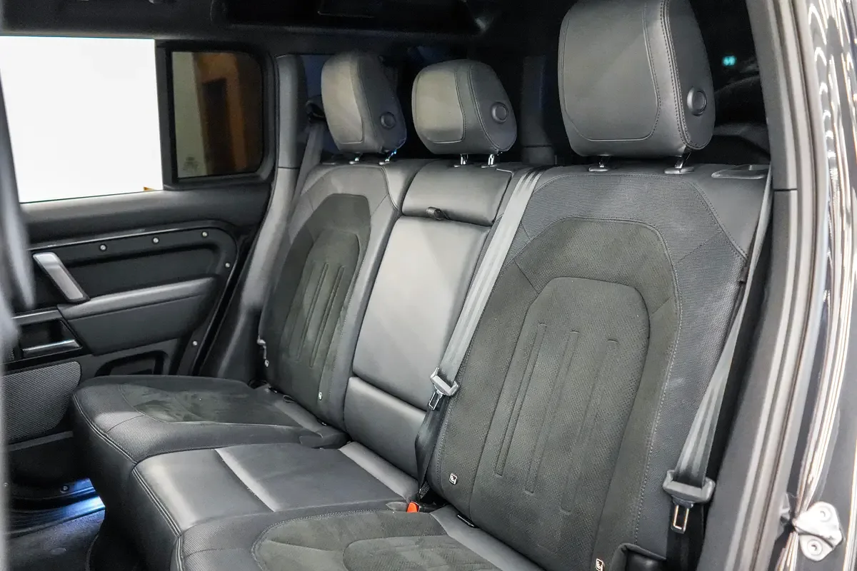 Land Rover Defender 5.0 AT AWD (525 حصان) - 17
