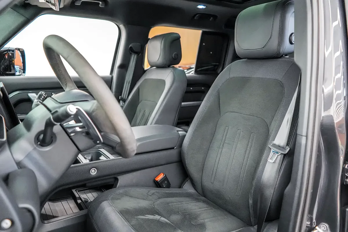 Land Rover Defender 5.0 AT AWD (525 حصان) - 15