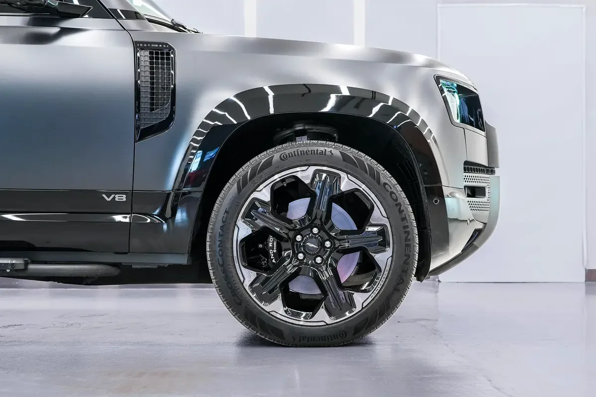 Land Rover Defender 5.0 AT AWD (525 حصان) - 18