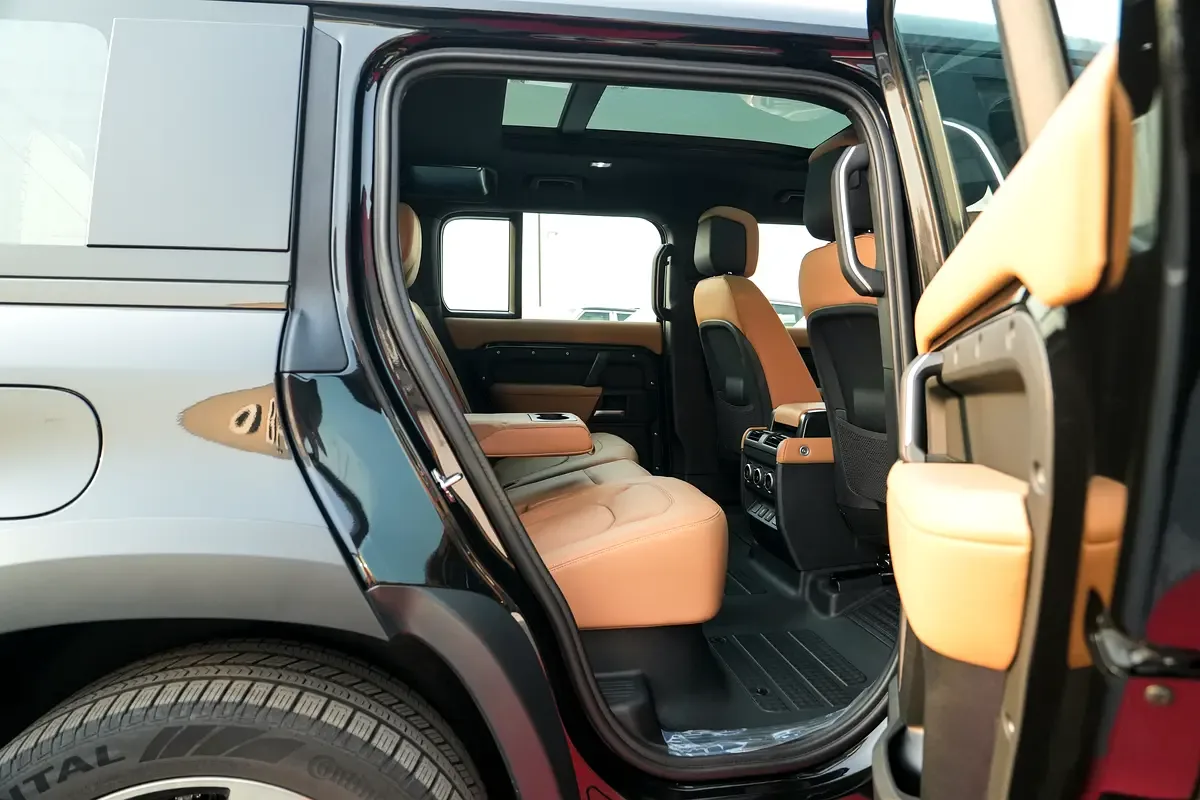 Land Rover Defender 5.0 AT AWD (525 hp) - 14