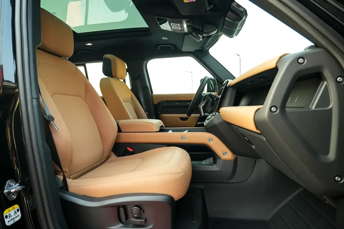 Land Rover Defender 5.0 AT AWD (525 hp) - 13