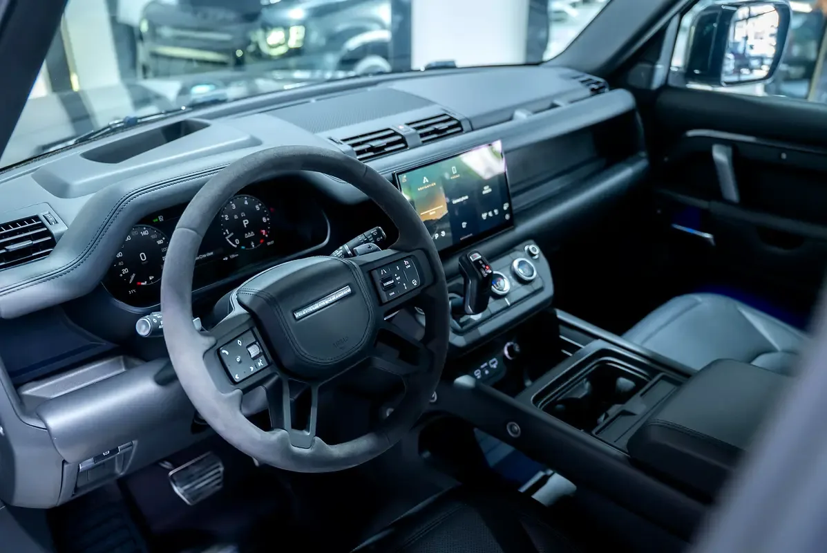 Land Rover Defender 5.0 AT AWD (525 hp) - 7