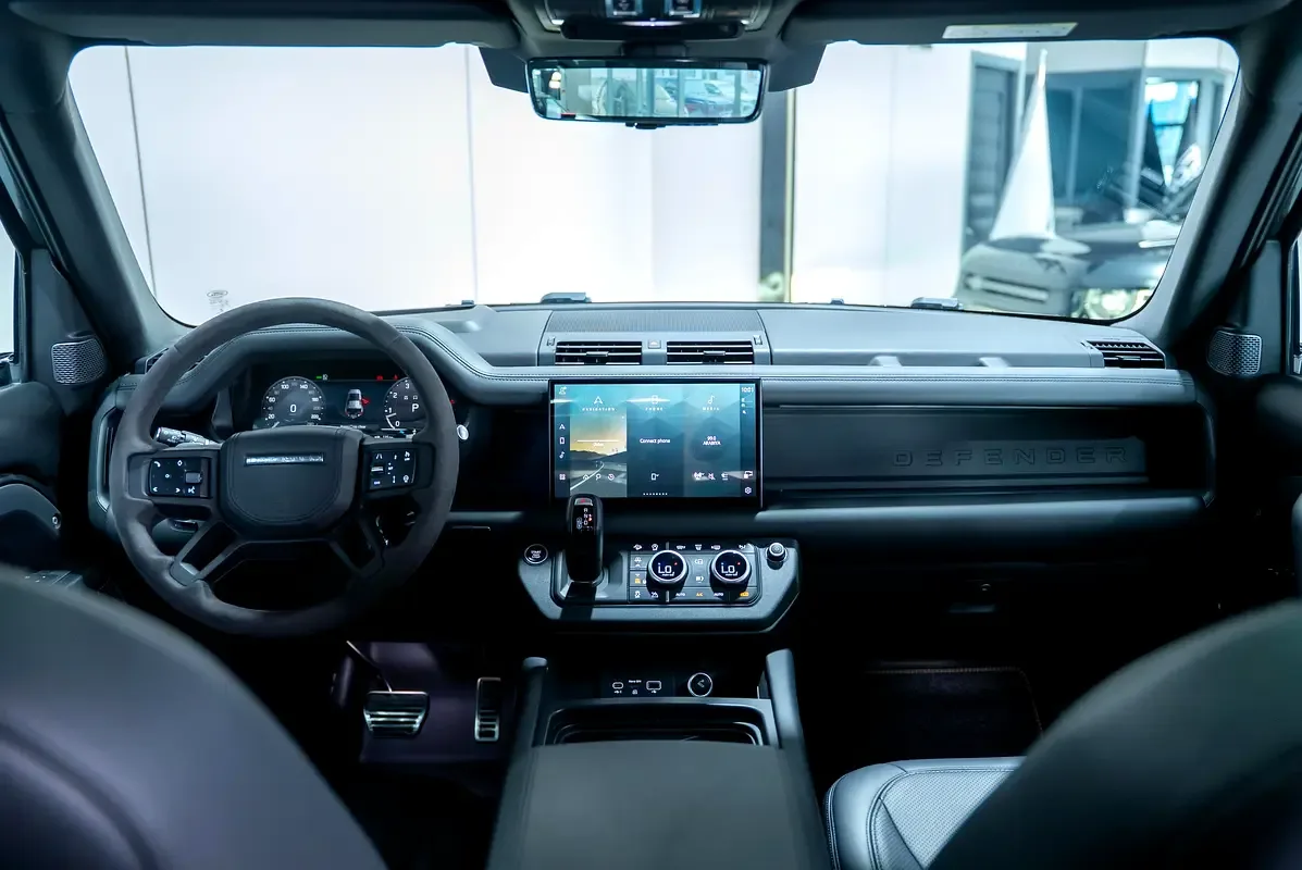 Land Rover Defender 5.0 AT AWD (525 hp) - 10