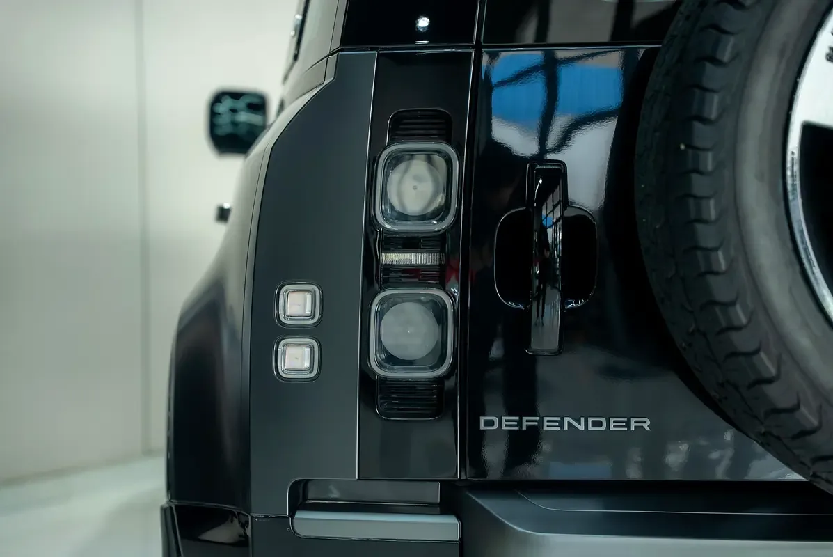 Land Rover Defender 5.0 AT AWD (525 hp) - 18