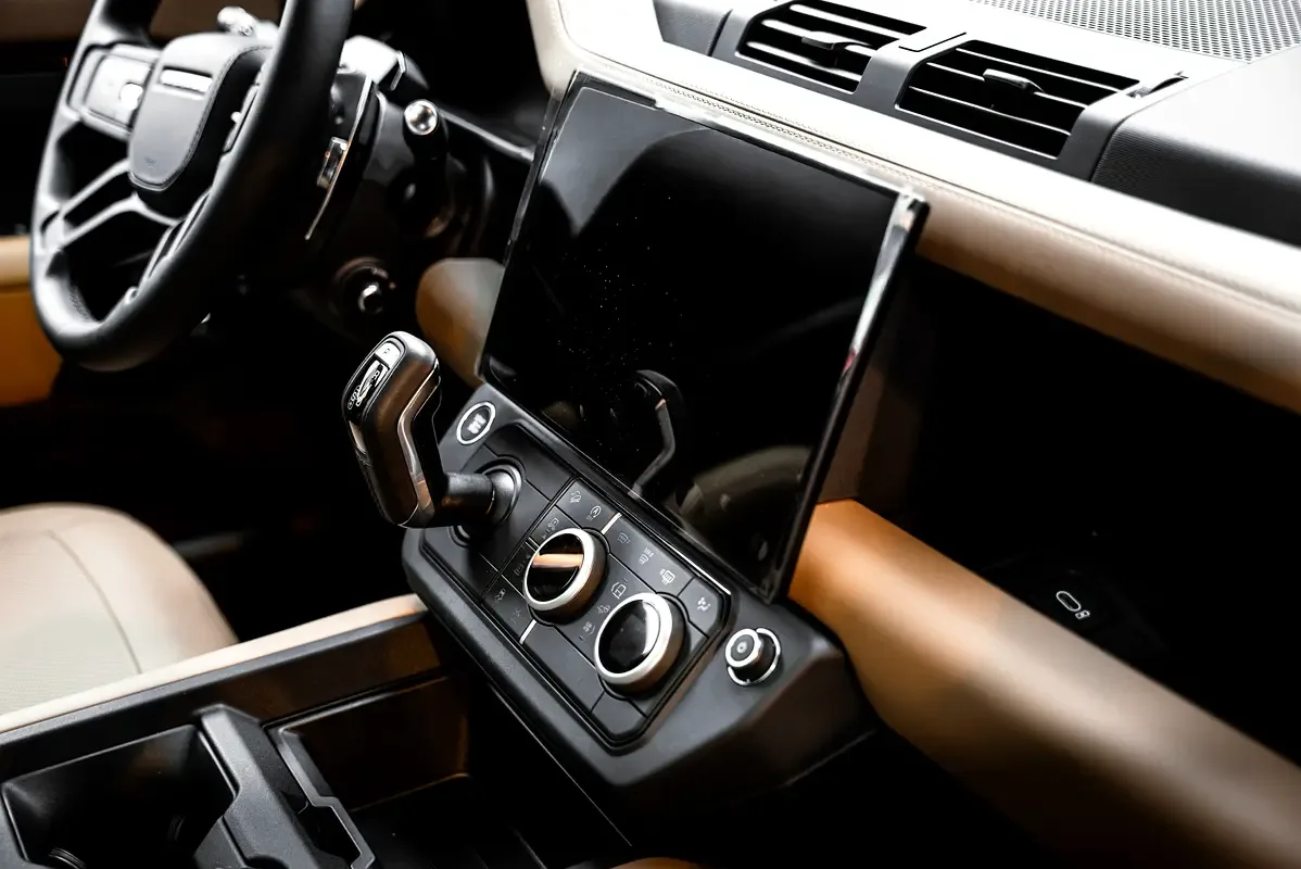 Land Rover Defender 5.0 AT AWD (525 hp) - 9