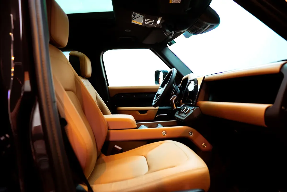 Land Rover Defender 5.0 AT AWD (525 hp) - 10