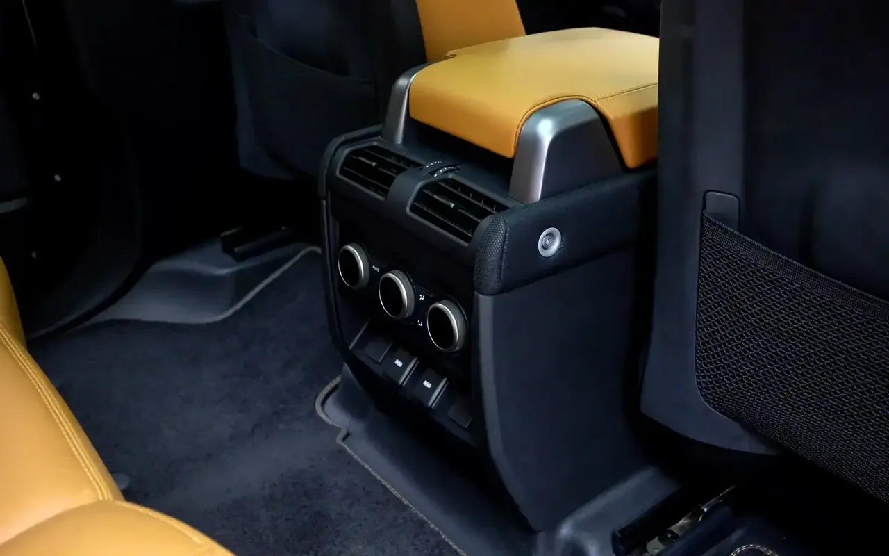 Land Rover Defender 5.0 AT AWD (525 hp) - 17