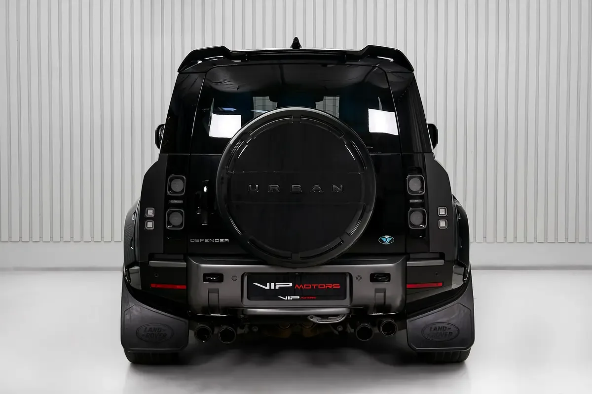 Land Rover Defender 5.0 AT AWD (525 حصان) - 5