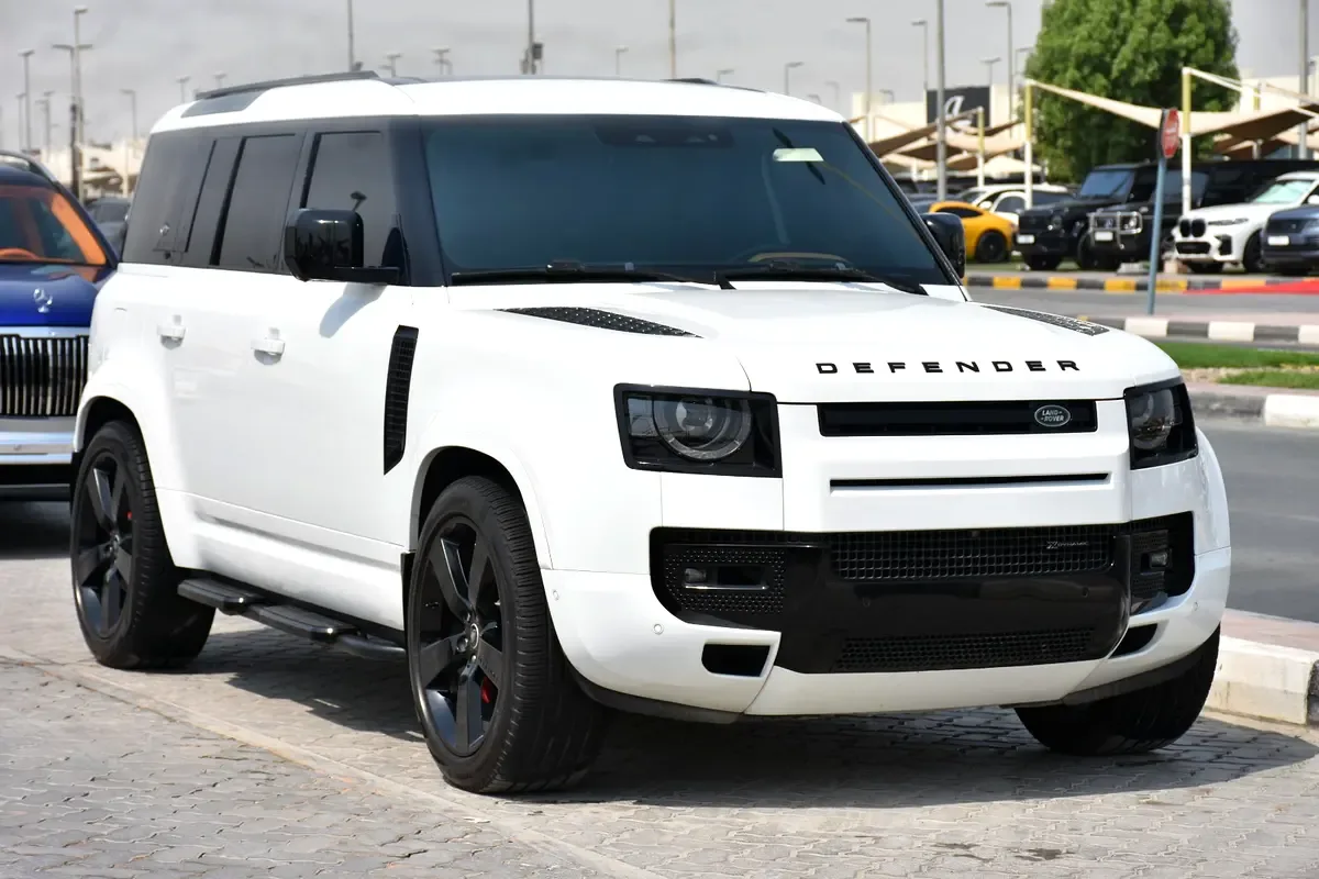 Land Rover Defender hybrid (PHEV) Defender P400e with 404