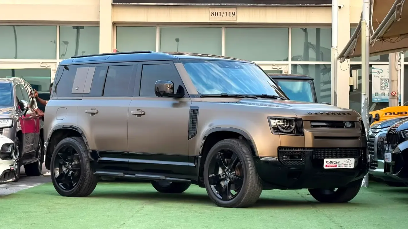 Land Rover Defender hybrid (PHEV) Defender P400e with 404