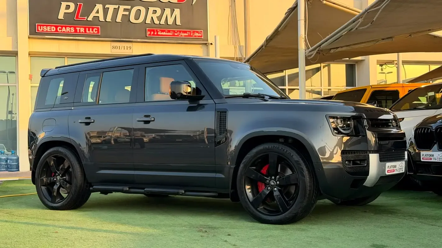 Land Rover Defender hybrid (PHEV) Defender P400e with 404