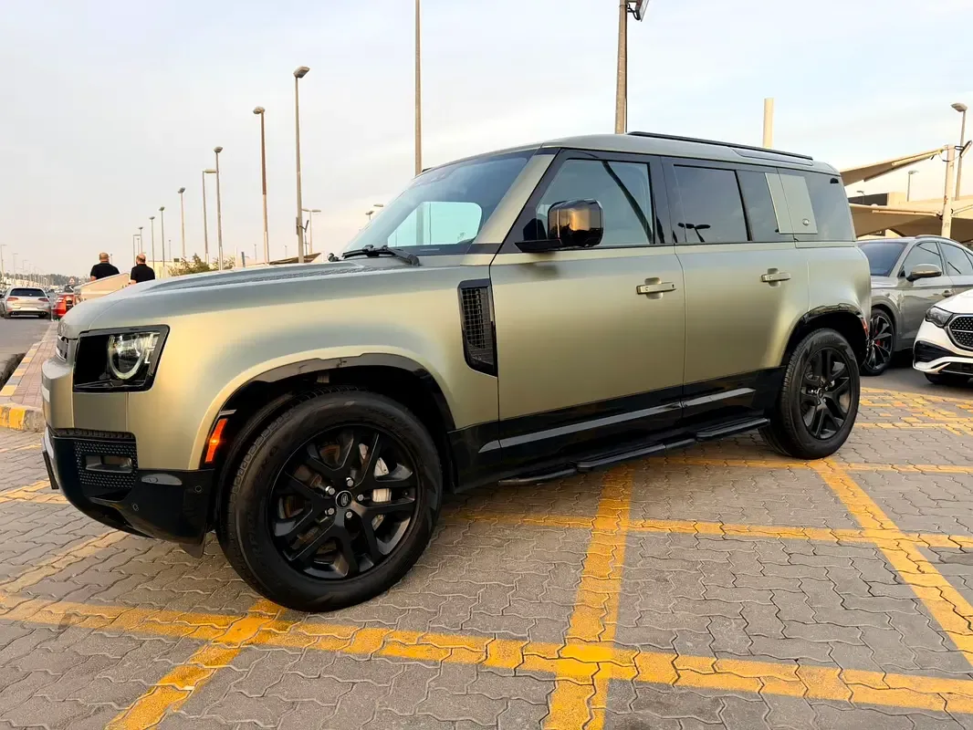 Land Rover Defender hybrid (PHEV) Defender P400e with 404