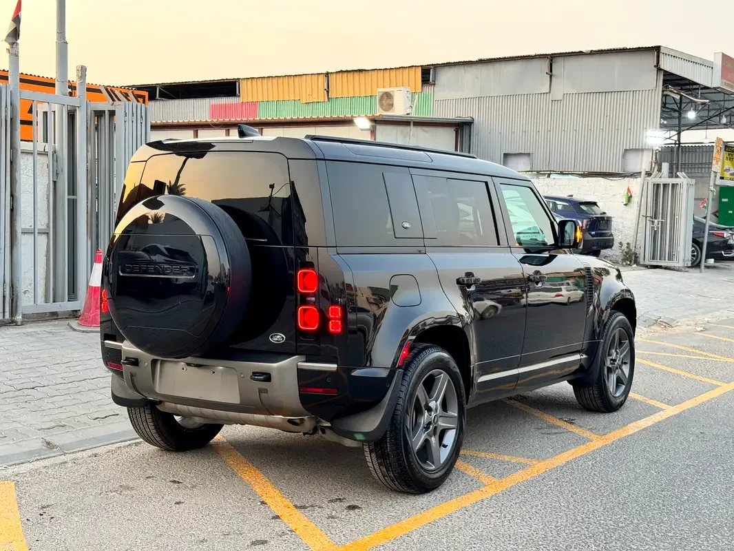 Land Rover Defender hybrid (PHEV) Defender P400e with 404 - 5