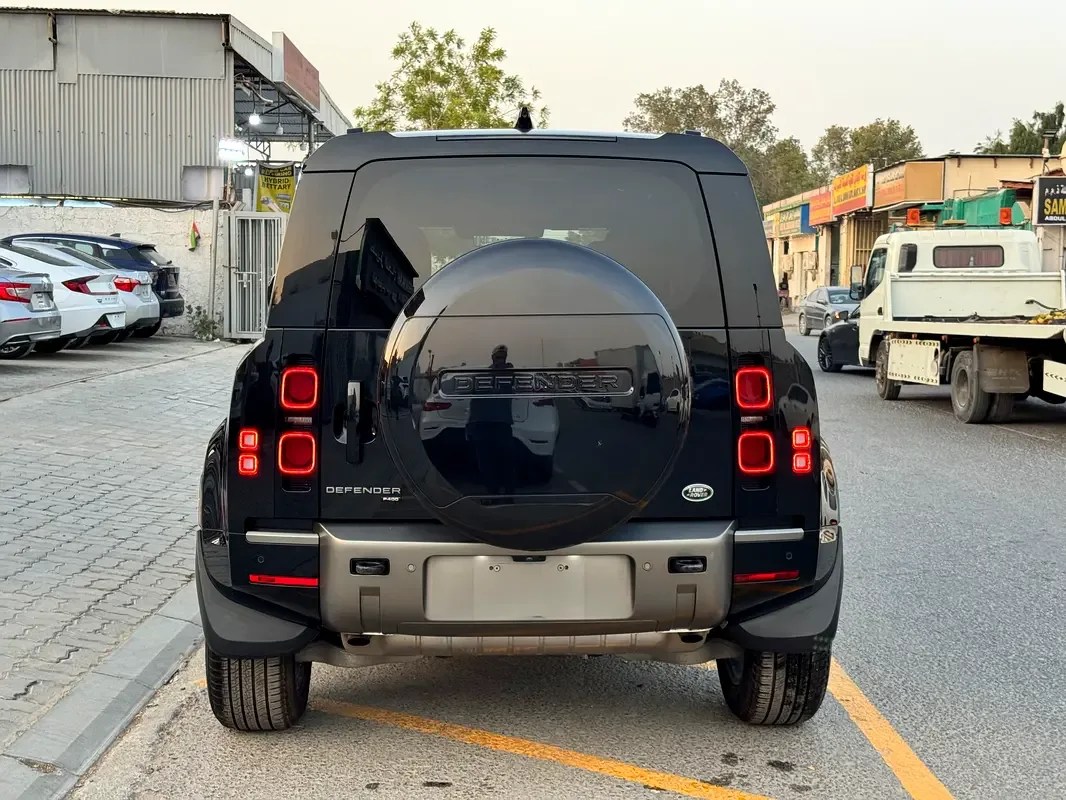Land Rover Defender hybrid (PHEV) Defender P400e with 404 - 4