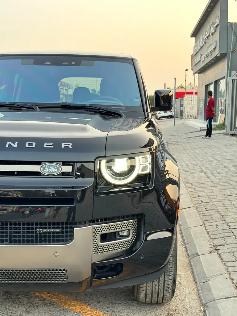 Land Rover Defender hybrid (PHEV) Defender P400e with 404 - 8