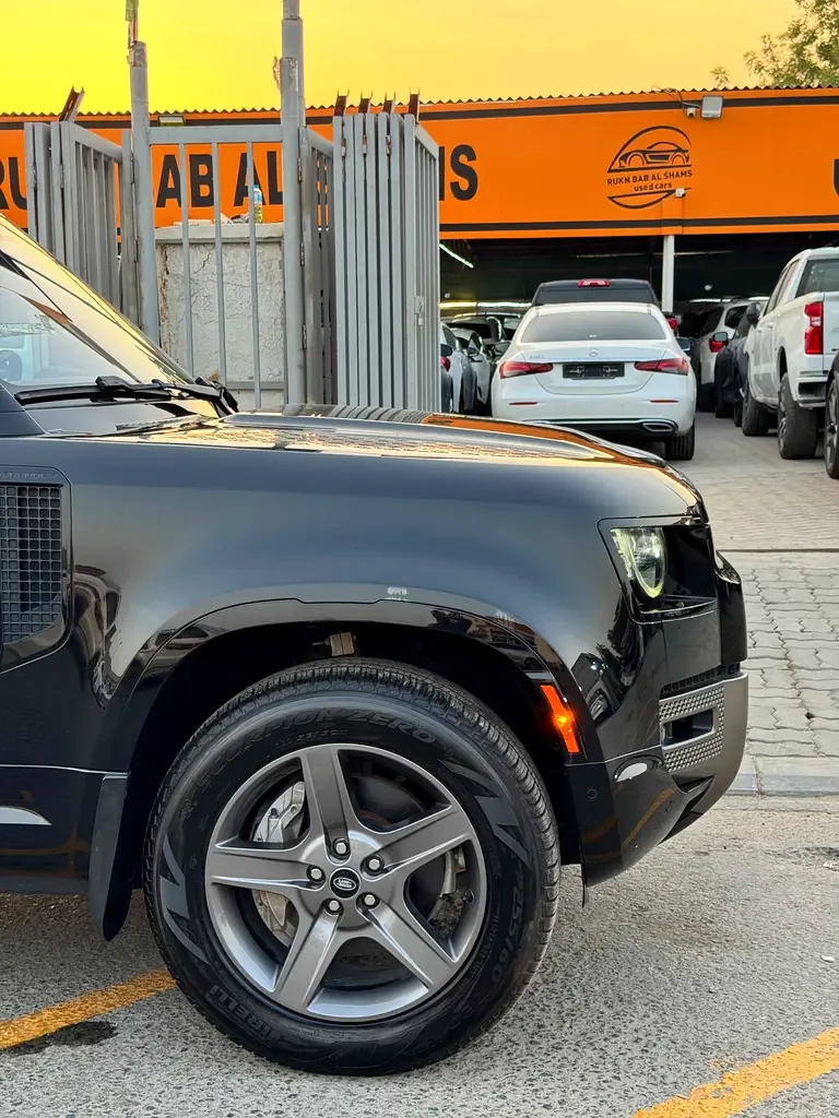 Land Rover Defender hybrid (PHEV) Defender P400e with 404 - 9