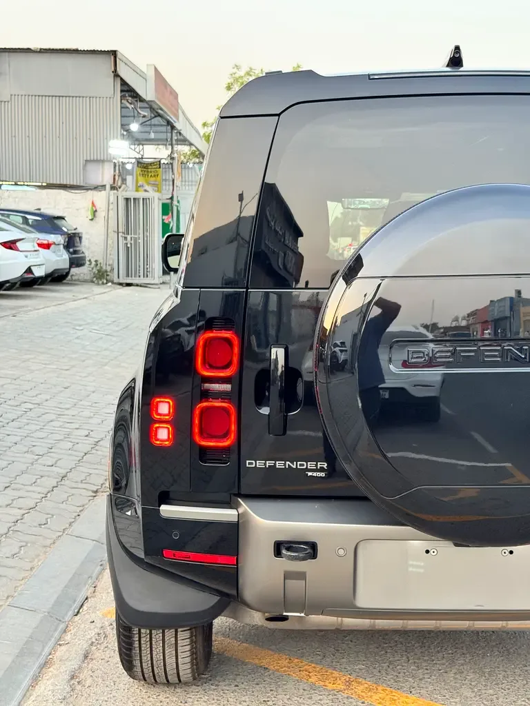 Land Rover Defender hybrid (PHEV) Defender P400e with 404 - 13