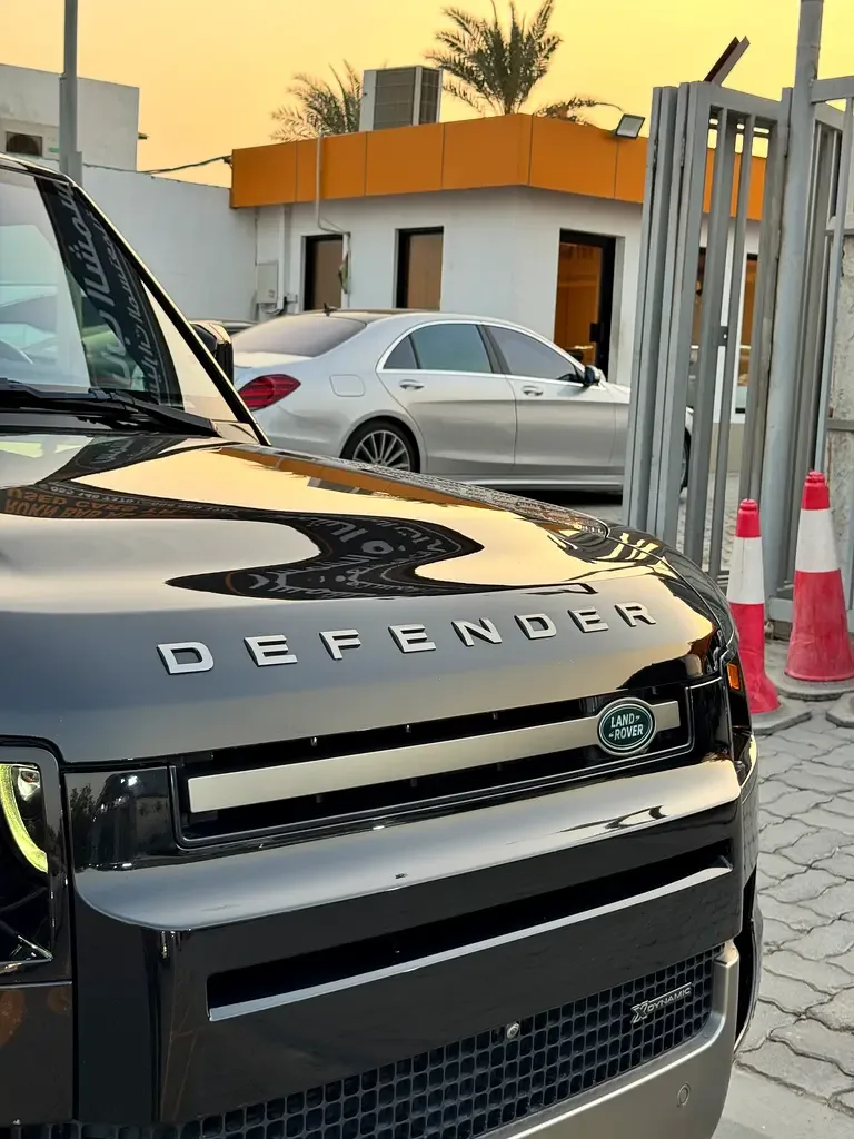 Land Rover Defender hybrid (PHEV) Defender P400e with 404 - 10