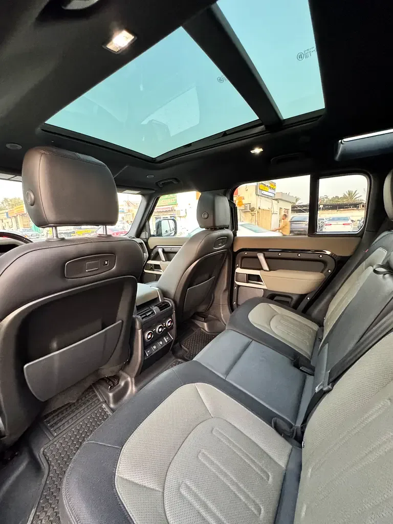 Land Rover Defender hybrid (PHEV) Defender P400e with 404 - 19