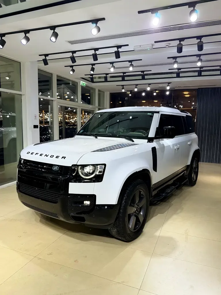 Land Rover Defender hybrid (PHEV) Defender P400e with 404 - 3