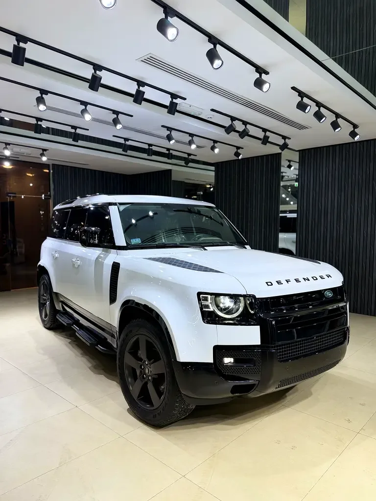 Land Rover Defender hybrid (PHEV) Defender P400e with 404 - 10