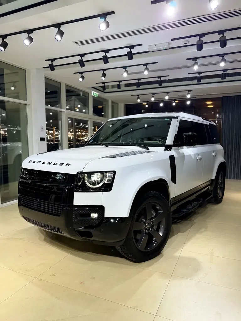 Land Rover Defender hybrid (PHEV) Defender P400e with 404 - 11