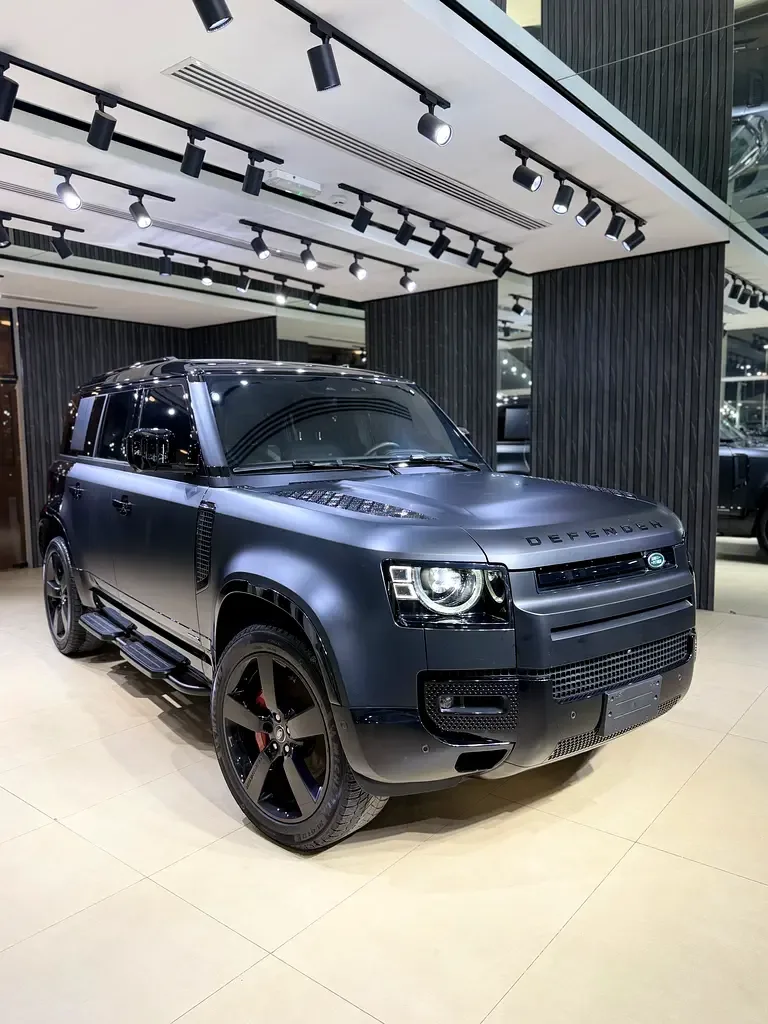Land Rover Defender hybrid (PHEV) Defender P400e with 404
