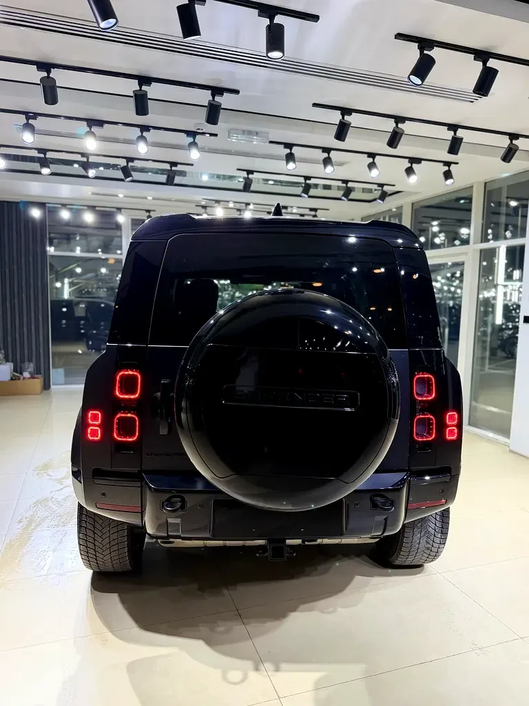 Land Rover Defender هجين (PHEV) Defender P400e with 404 - 6
