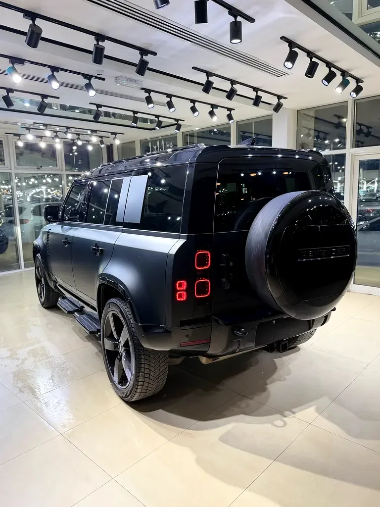 Land Rover Defender هجين (PHEV) Defender P400e with 404 - 7
